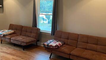 Een smart-tv en een open haard