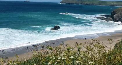 A stunning Cornish barn, ideally located for visiting the North and South Coast.