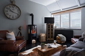 Smart TV, fireplace, DVD player, books - A stunning Cornish barn, ideally located for visiting the North and South Coast. (Altarnun)