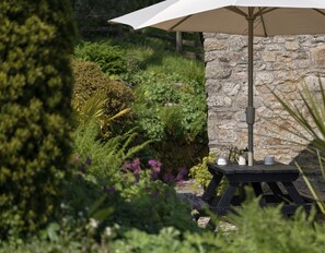 Terrace/patio - A stunning Cornish barn, ideally located for visiting the North and South Coast. (Altarnun)