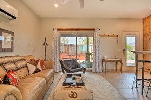 TV, DVD player, music library - Tucson Studio ~ 10 Mi to Downtown & U of A (Tucson)