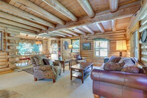 TV, fireplace, DVD player, books