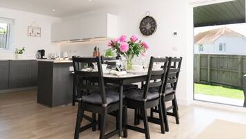 Cottage | Dining