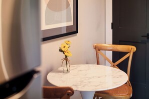 Studio Suite, Room 10 | In-room dining