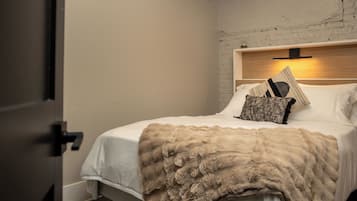 2 Bedroom Townhouse, Room 3 | Premium bedding, individually decorated, individually furnished, desk