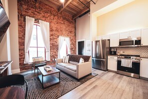 Deluxe loft | Luxe beddengoed, een strijkplank/strijkijzer, gratis wifi, beddengoed