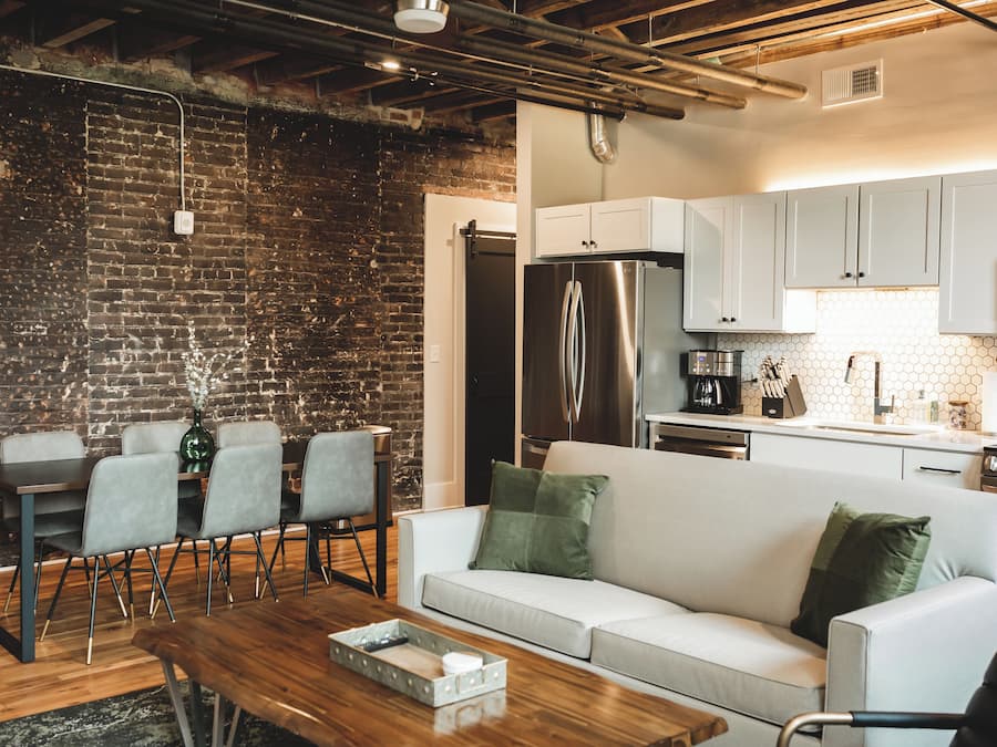 2 Bedroom Suite, Room 7 | Area keluarga | Smart TV 45-inci dengan saluran TV kabel, Netflix, dan layanan streaming