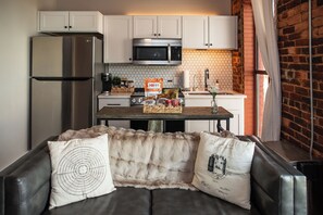 1 Bedroom Suite, Room 11 | Private kitchen | Full-size fridge, microwave, oven, stovetop