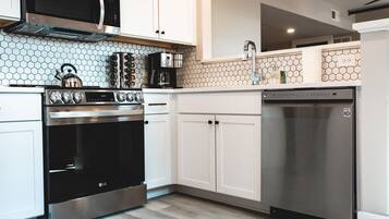 Premium Condo | Private kitchen | Espresso maker, coffee/tea maker