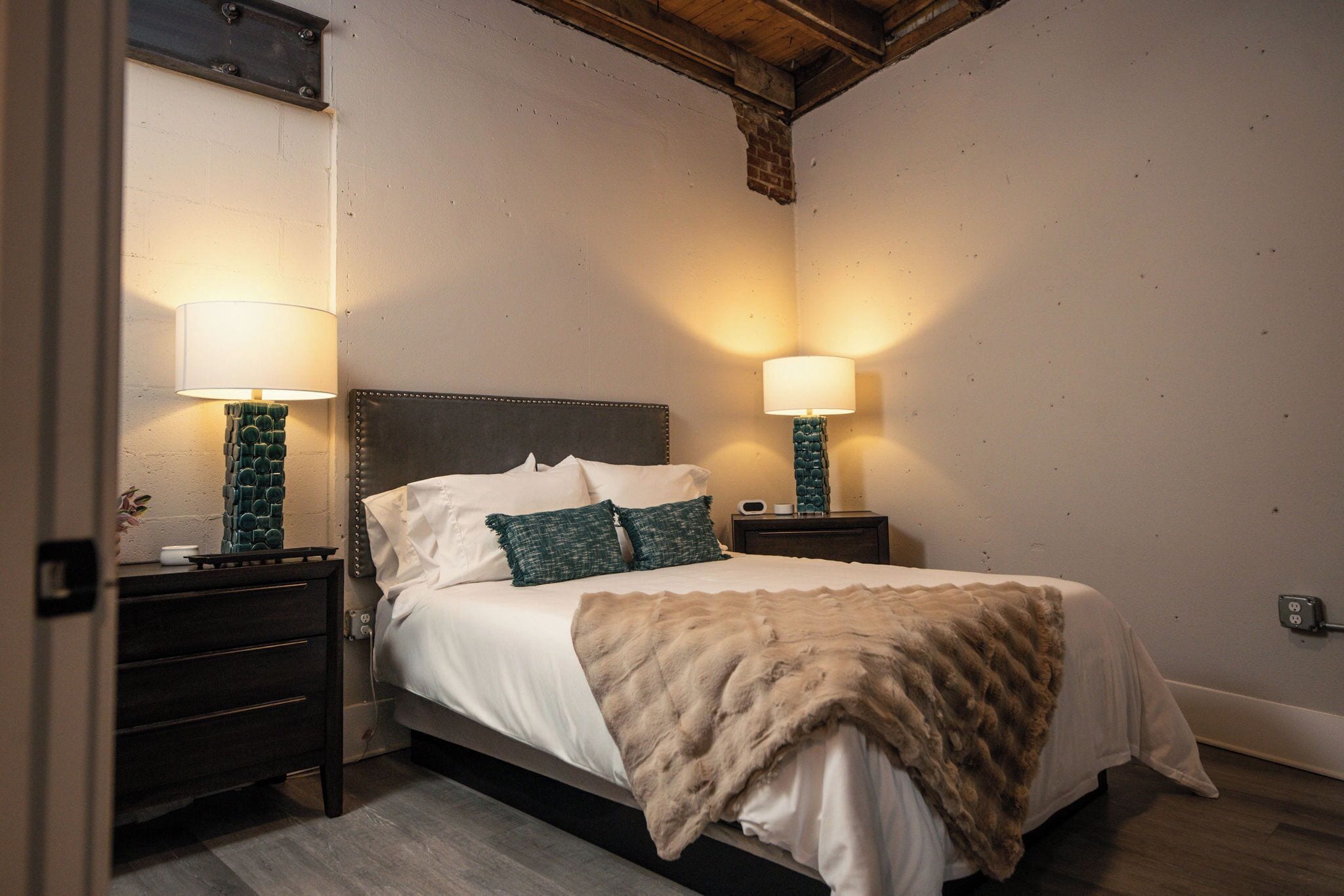 Premium bedding, individually decorated, individually furnished, desk