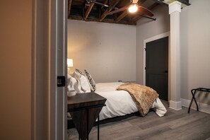 Premium loft | Luxe beddengoed, individueel gedecoreerd, individueel gemeubileerd