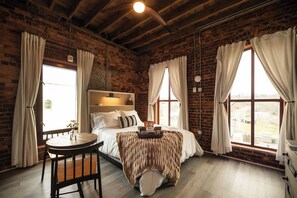 Studio Suite, Top Floor, Room 14 | Luxe beddengoed, individueel gedecoreerd, individueel gemeubileerd