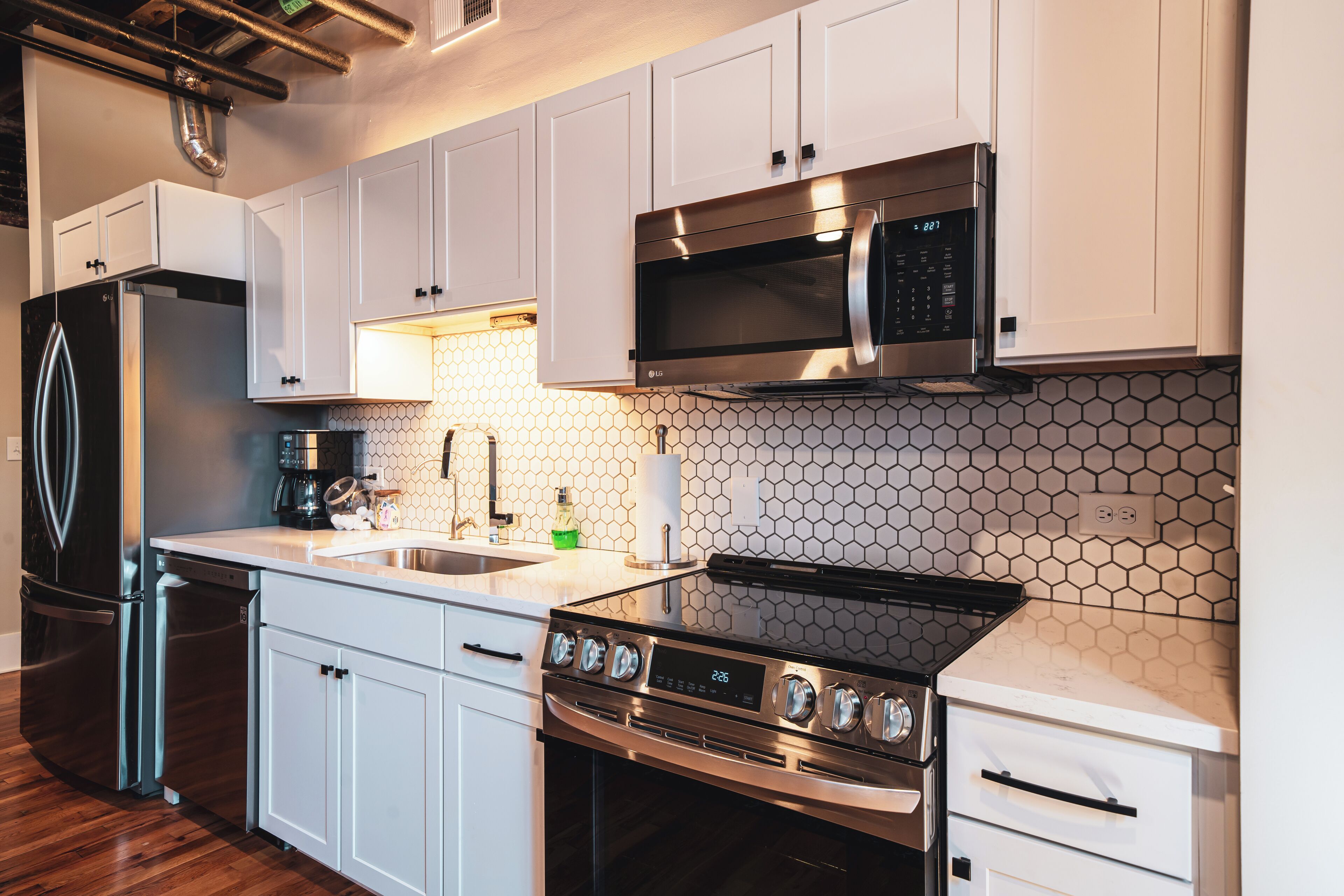 2 Bedroom Suite, Room 7 | Private kitchen | Full-size fridge, microwave, oven, stovetop