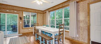 Peace of Pawleys Great 4 bedroom home located on the creek in Pawleys