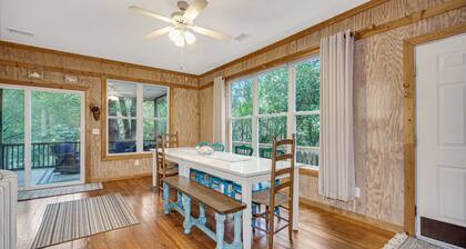 Peace of Pawleys Great 4 bedroom home located on the creek in Pawleys
