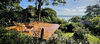 2 private casitas & 1 private bedroom in front of the Laguna de Apoyo