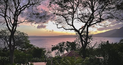 2 private casitas & 1 private bedroom in front of the Laguna de Apoyo
