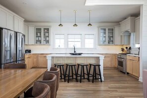 Fridge, microwave, oven, stovetop - Luxury Oceanview, Heated Pool, Theater, Pool Table (Corolla)