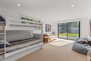 4 bedrooms, WiFi, bed sheets