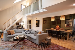 Smart TV, fireplace, ping pong, computer monitors - Experience Woodstock charm while staying in a cozy cabin in the woods (Saugerties)