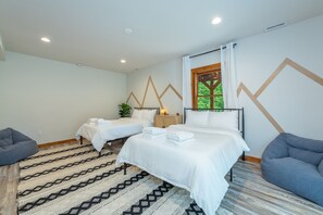 3 bedrooms, desk, iron/ironing board, travel crib