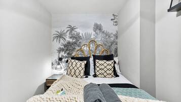 2 bedrooms, iron/ironing board, WiFi, bed sheets
