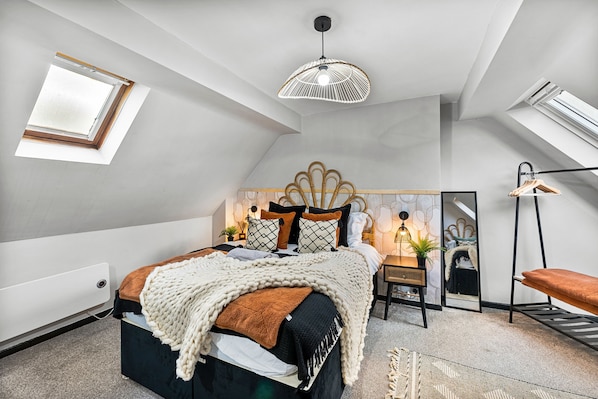 2 bedrooms, iron/ironing board, WiFi, bed sheets