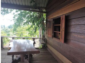 Outdoor dining - Ban Lung Tree -Top Lodge (Krong Ban Lung)