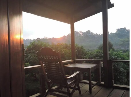 Outdoor dining. Ban Lung Tree -Top Lodge
