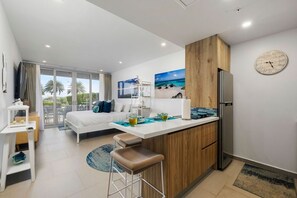 Iron/ironing board, free WiFi, bed sheets - Ground floor Oceanfront Studio to Relax and Unwind in Aruba! (Noord)