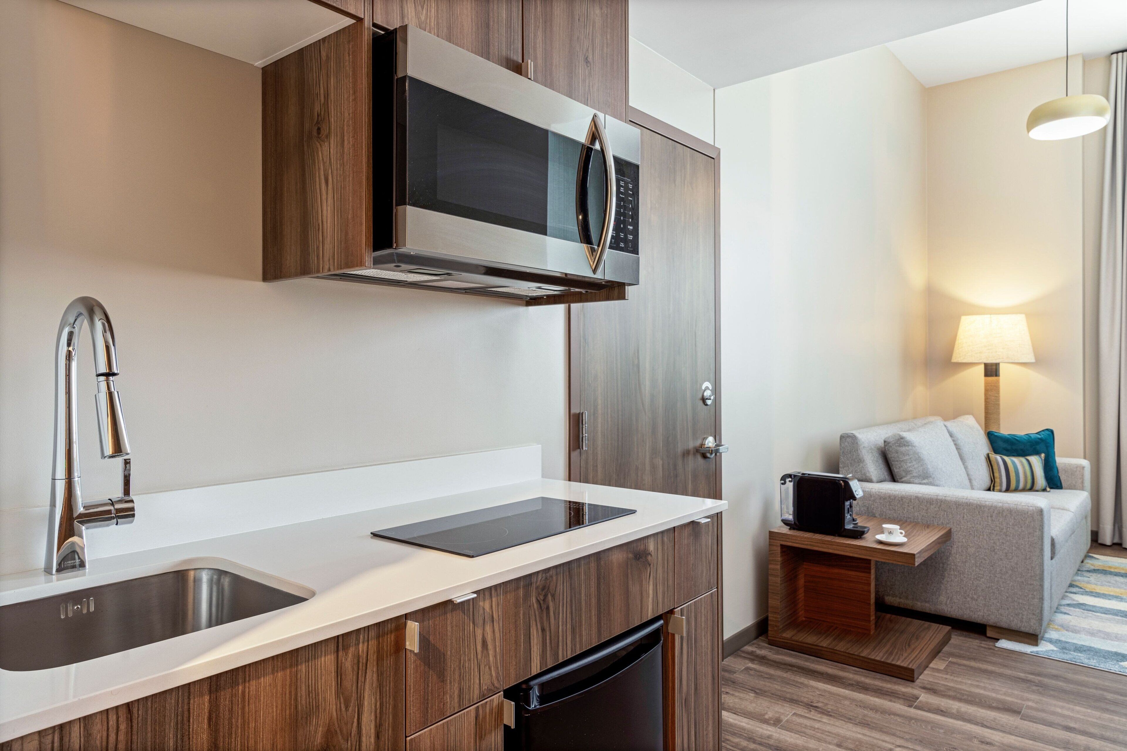 suite, 1 bedroom, non smoking | 1 bedroom, in-room safe, desk, soundproofing
