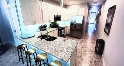 Greystone, 3500 sq ft, Rooftop Access, Sleeps 16