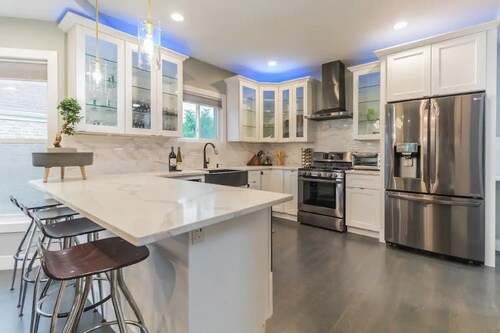 5 Star Epicurean Experience with Hip, Modern, Gazebo with BBQ Grill & Sleeps 14.