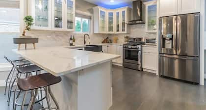 5 Star Epicurean Experience with Hip, Modern, Gazebo with BBQ Grill & Sleeps 14.