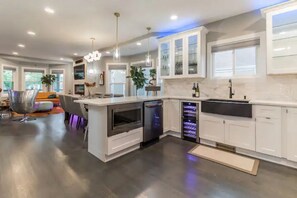 Interior - 5 Star Epicurean Experience with Hip, Modern, Gazebo with BBQ Grill & Sleeps 14. (Chicago)