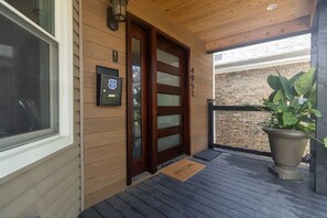 Exterior detail - 5 Star Epicurean Experience with Hip, Modern, Gazebo with BBQ Grill & Sleeps 14. (Chicago)