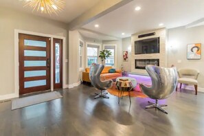 Interior - 5 Star Epicurean Experience with Hip, Modern, Gazebo with BBQ Grill & Sleeps 14. (Chicago)