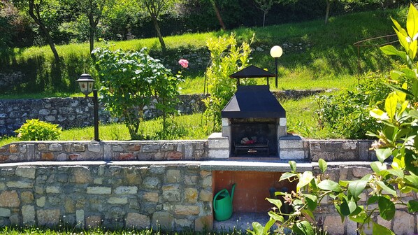 Property grounds - Country House Casa Marisa Patio Garden and view (Tremosine)