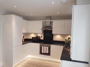 Apartment | Eigene Küche | Kühlschrank, Mikrowelle, Ofen, Herdplatte