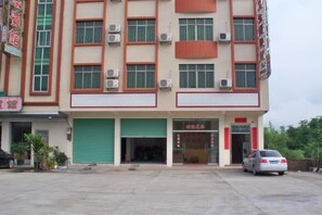 Unclassified image, 4 of 32, button - Weisheng Hostel (Xinfeng)