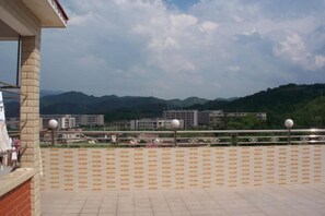 Unclassified image, 2 of 32, button - Weisheng Hostel (Xinfeng)
