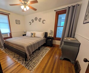 2 habitaciones, escritorio, tabla de planchar con plancha y wifi 