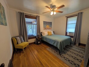 2 Schlafzimmer, Schreibtisch, Bügeleisen/Bügelbrett, WLAN