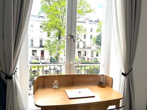 Apartment | Living room | Fireplace - Notting Hill Luxury 2-4br / 2 Roof Terraces (London)