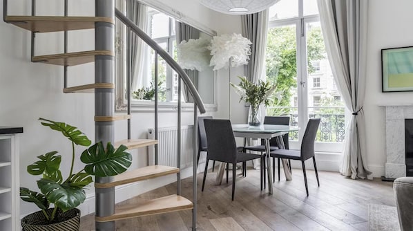 Apartment | Dining