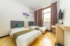 A hotel room with two beds, a desk, a TV, and a window with curtains. - Huashan - Loft Youth Mountain Residence (Huayin)
