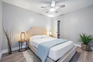 4 Schlafzimmer, Schreibtisch, Bügeleisen/Bügelbrett, kostenloses WLAN