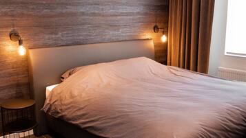 4 slaapkamers, een bureau, een strijkplank/strijkijzer, reisbedje