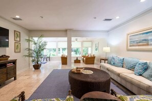 Télévision, livres, espaces bureaux