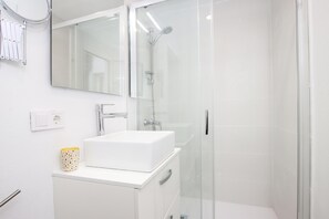 Shower, towels